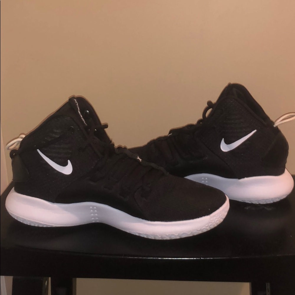 NIKE HYPERDUNK BASKETBALL SHOES